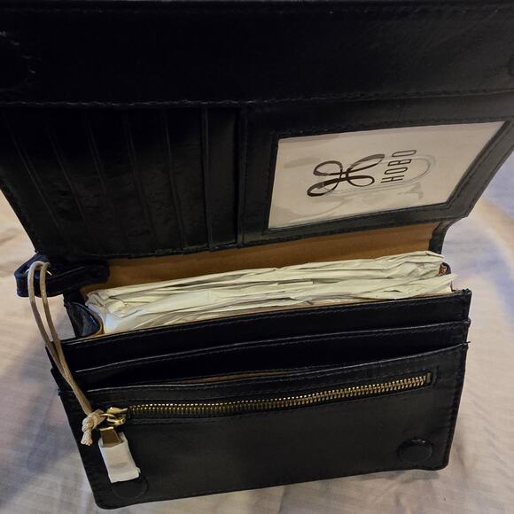 NWT HOBO Jill Wristlet RP $148 Nightshade Leather Compact and Roomy! - Picture 7 of 9